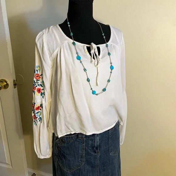 Hollister Sheet Floral Embroidered White Women's Top - Picture 1 of 4
